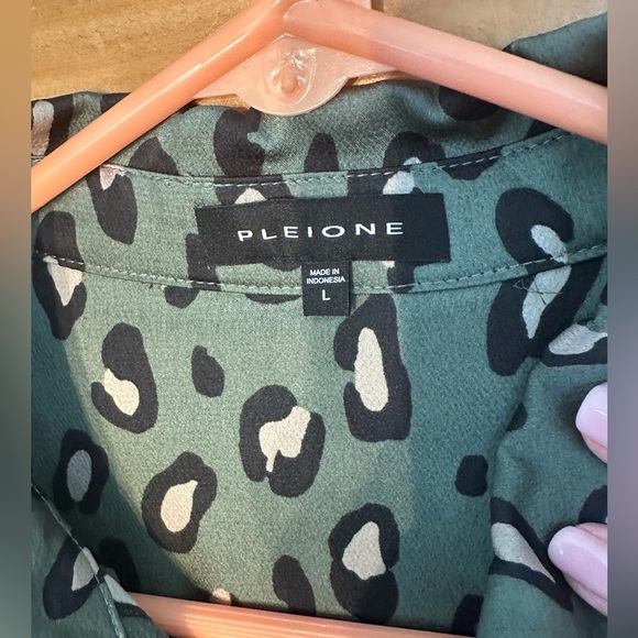 Pleione Silky Mob Wife Animal Print Blouse Size Lg Long Sleeve Beautiful Colors - Picture 3 of 10